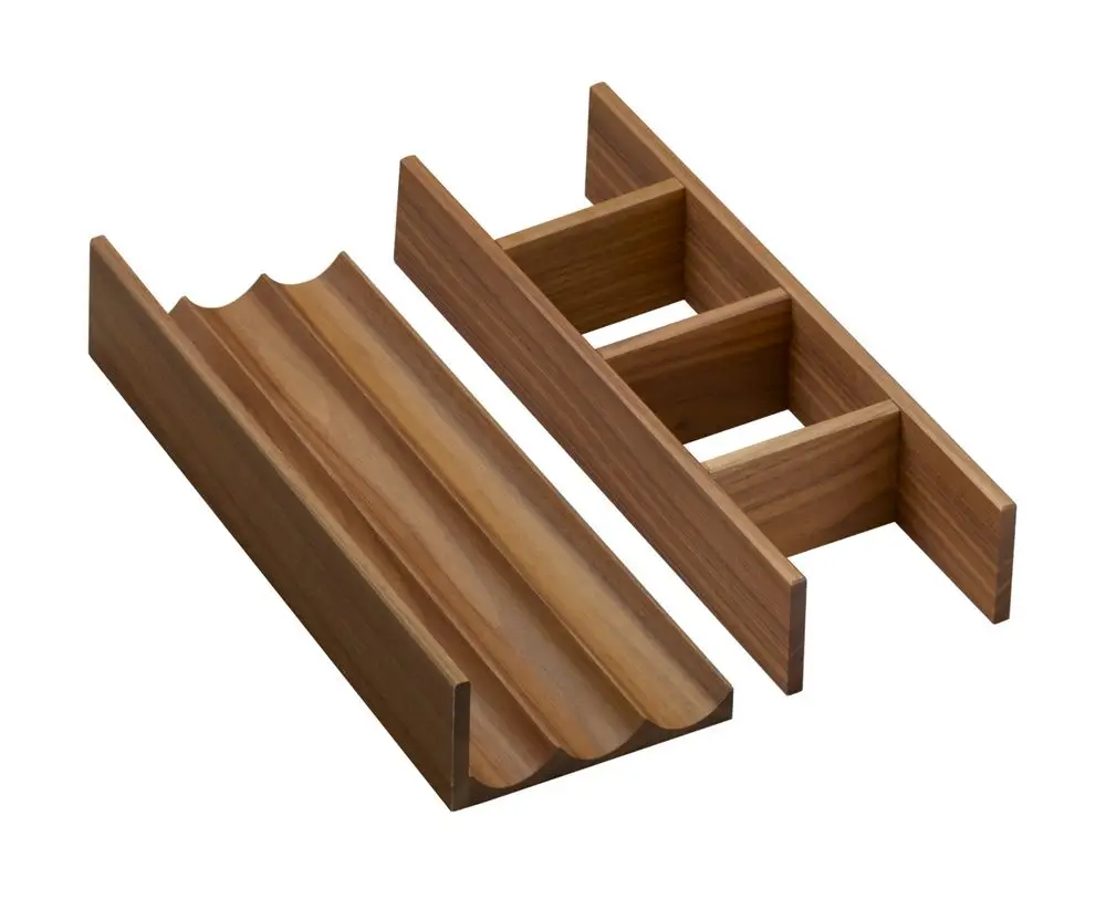 Schubladeneinteilung aus Holz von Hansgrohe, bestehend aus zwei Teilen mit einem flachen, geriffelten und einem grob unterteilten Einsatz für die Inneneinrichtung eines Schrankes.